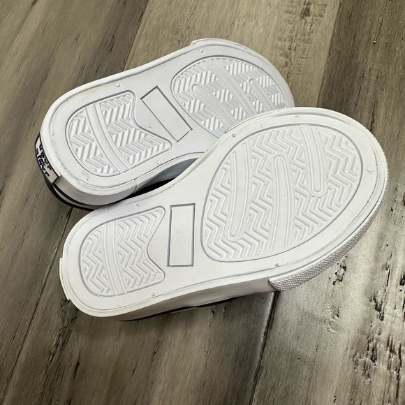 NWT Janie & Jack Boys Sneakers Velcro White Navy Size 5 - Picture 3 of 5